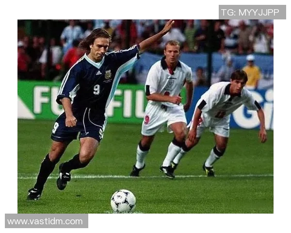 80一代足球明星的辉煌岁月与传奇故事回顾