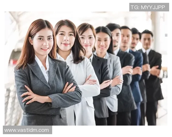 祝铭震：从青涩少年到职场精英的奋斗历程与成长故事